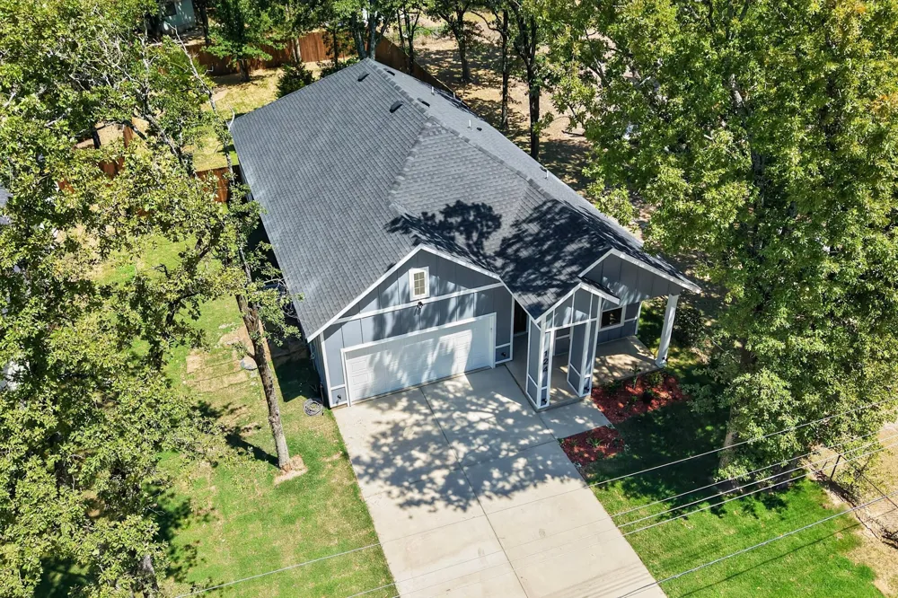 124 lost forest Road Gun Barrel City, TX 75156