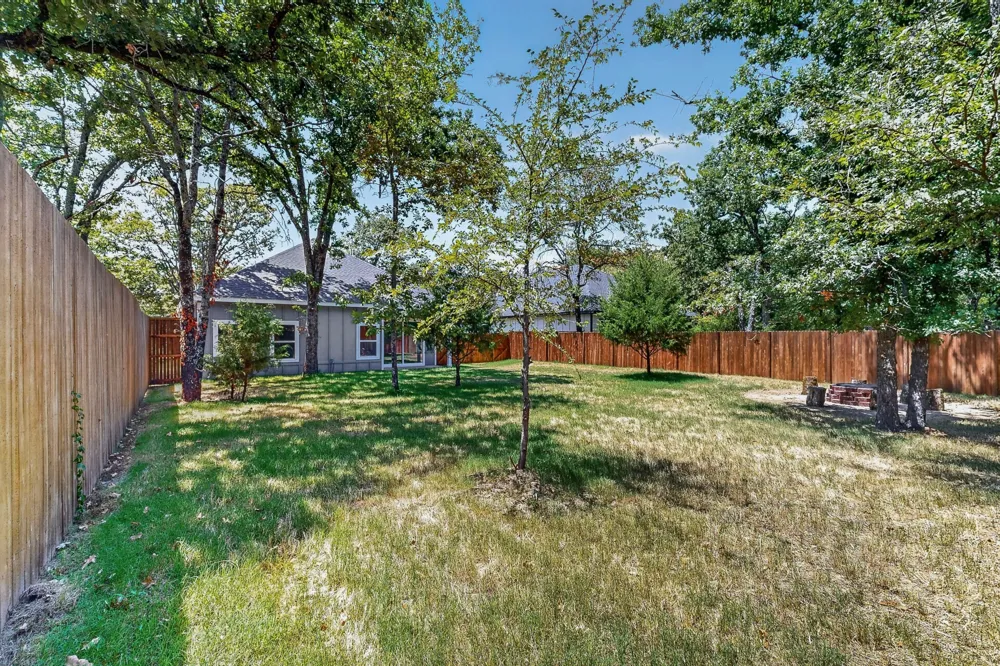 124 lost forest Road Gun Barrel City, TX 75156