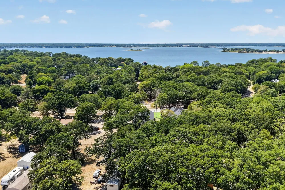 124 lost forest Road Gun Barrel City, TX 75156