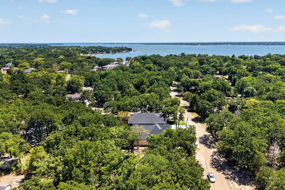 124 lost forest Road Gun Barrel City, TX 75156