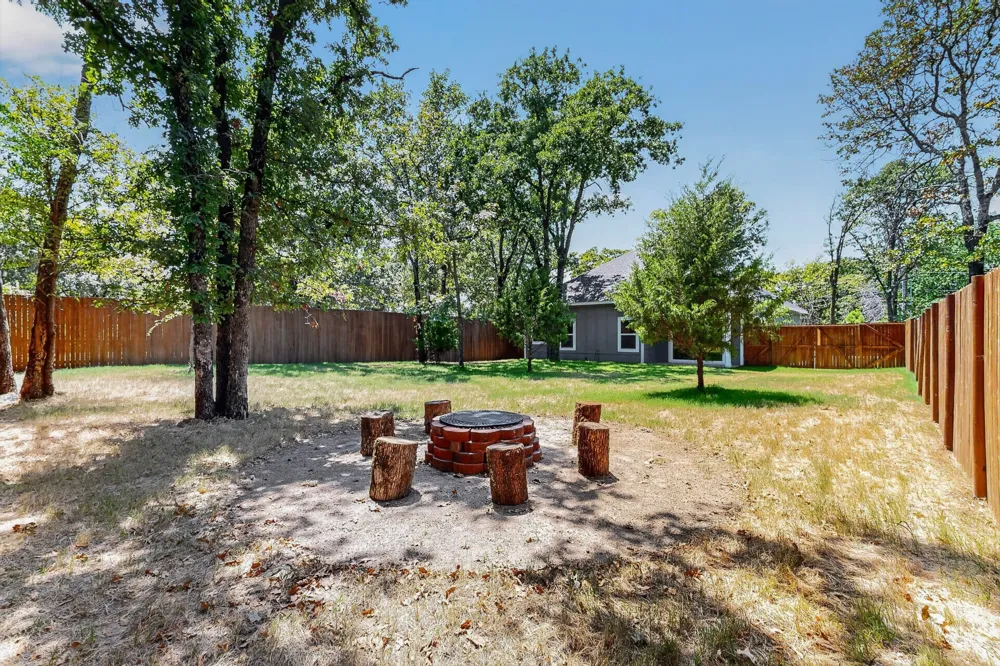 124 lost forest Road Gun Barrel City, TX 75156