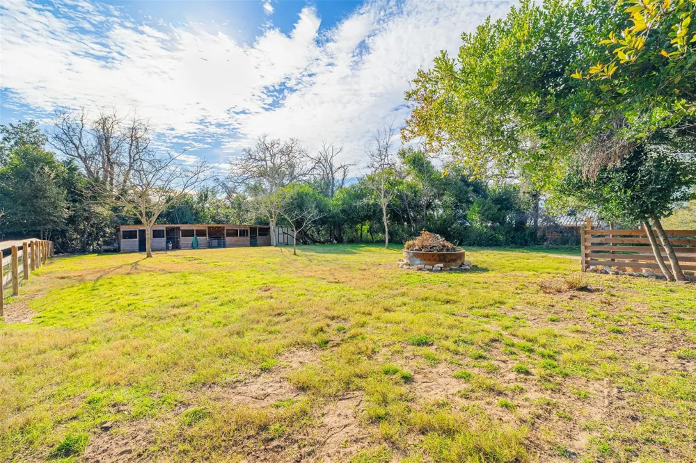 724 S Tesch Street Bellville, TX 77418