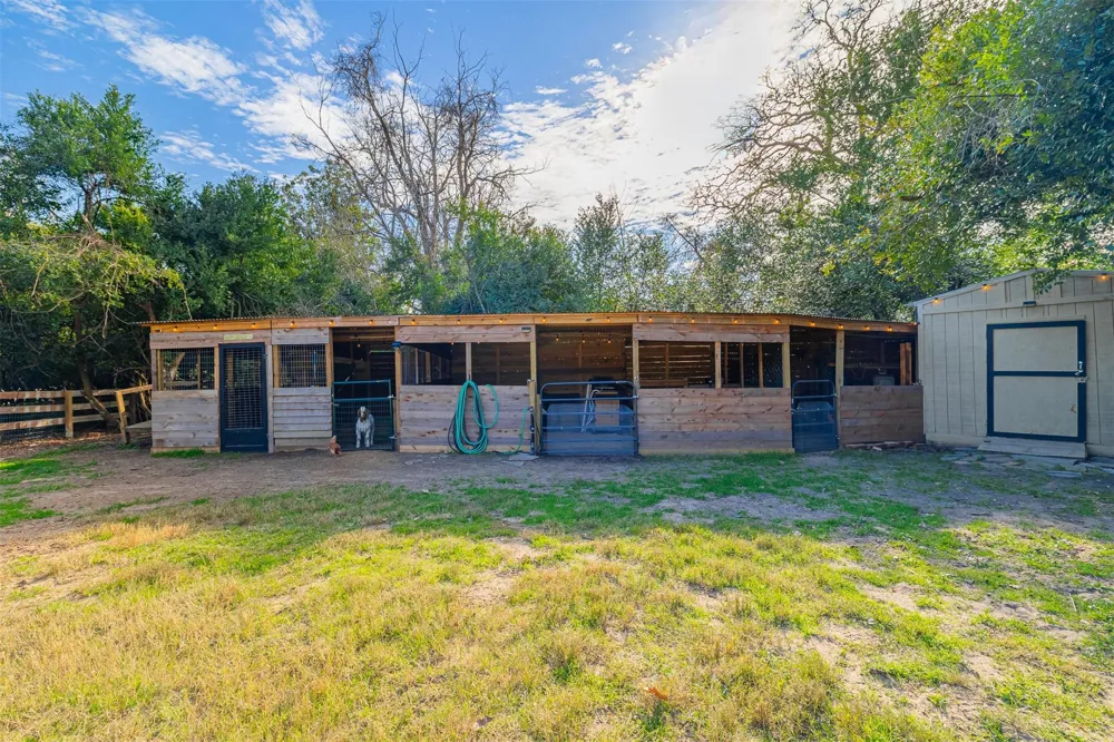 724 S Tesch Street Bellville, TX 77418