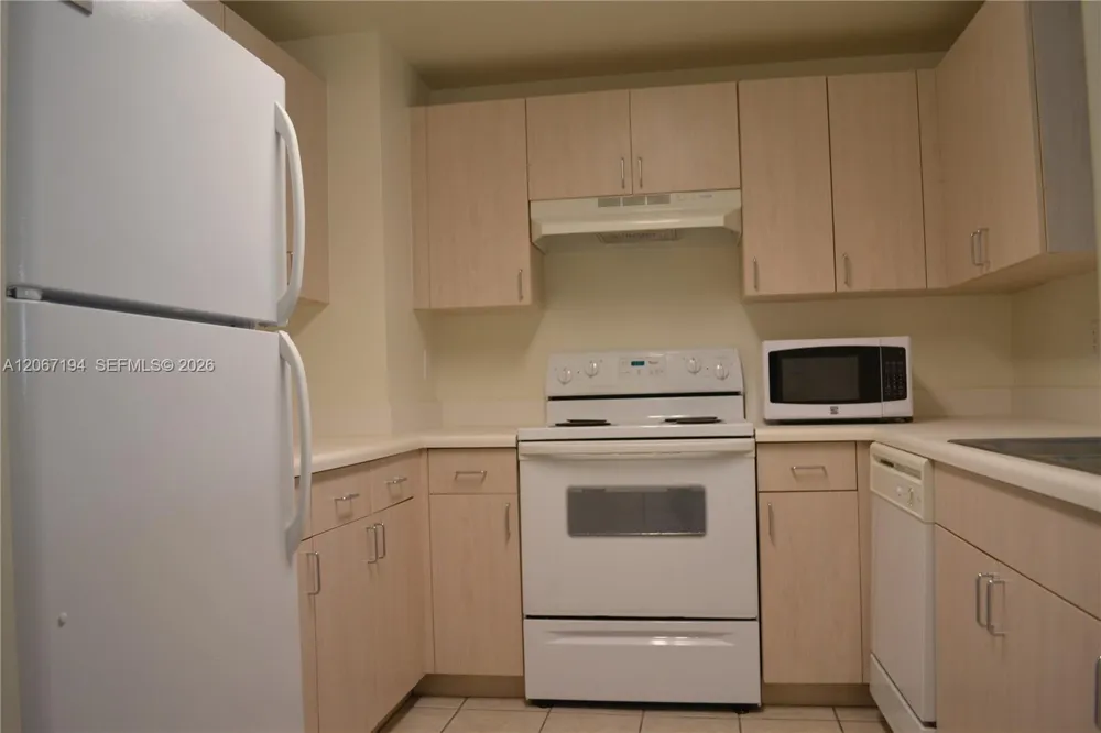 50 MENORES AV #420 Coral Gables, FL 33134