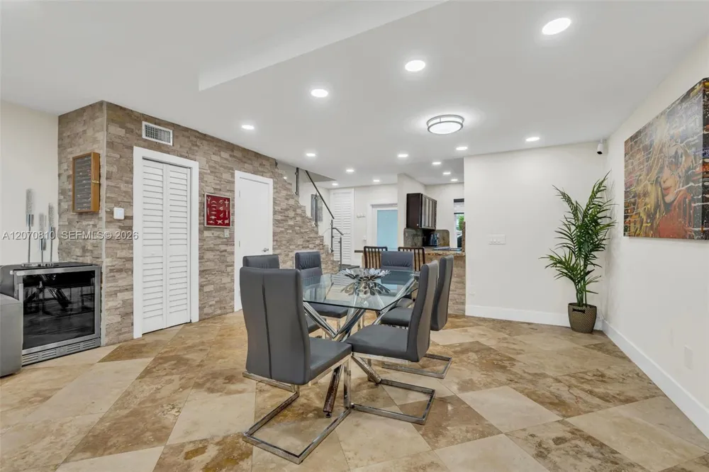3690 NE 167th St #34 North Miami Beach, FL 33160