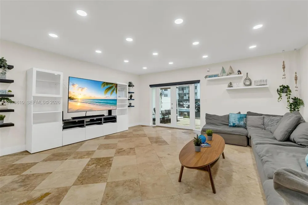 3690 NE 167th St #34 North Miami Beach, FL 33160