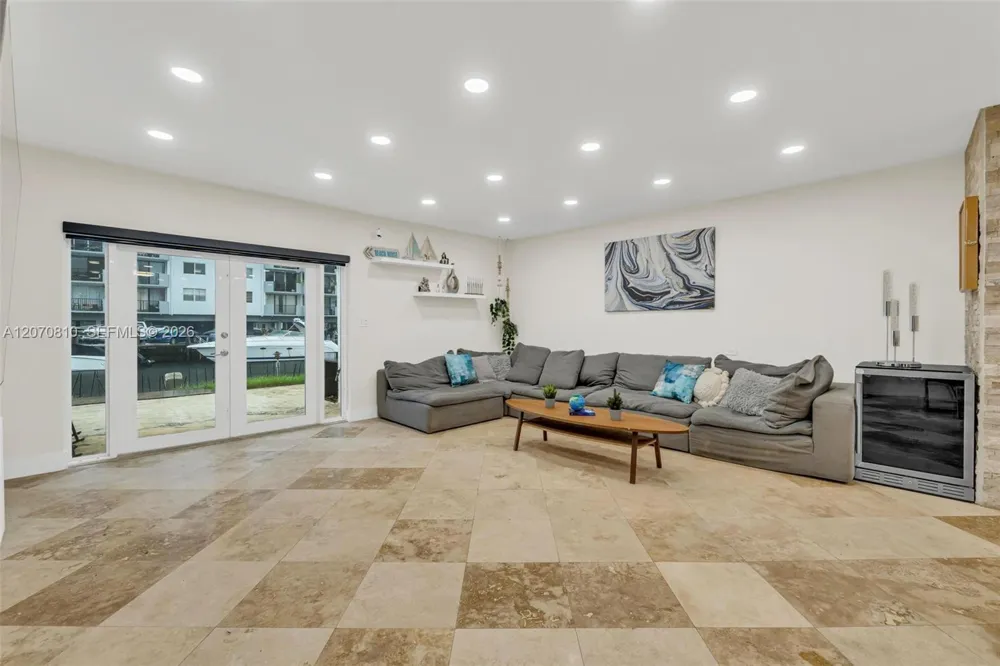 3690 NE 167th St #34 North Miami Beach, FL 33160