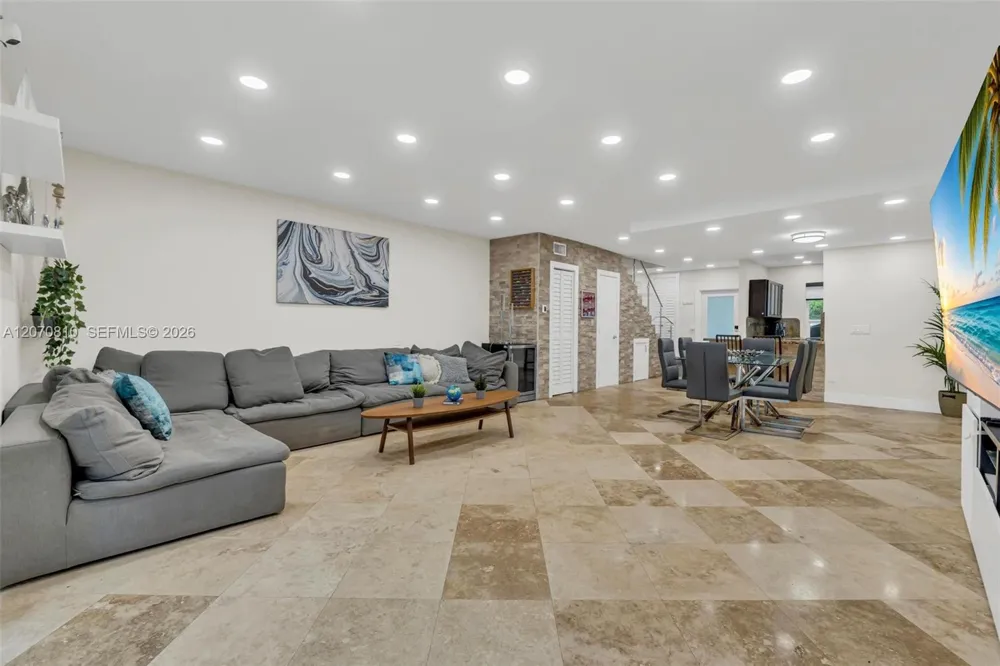 3690 NE 167th St #34 North Miami Beach, FL 33160