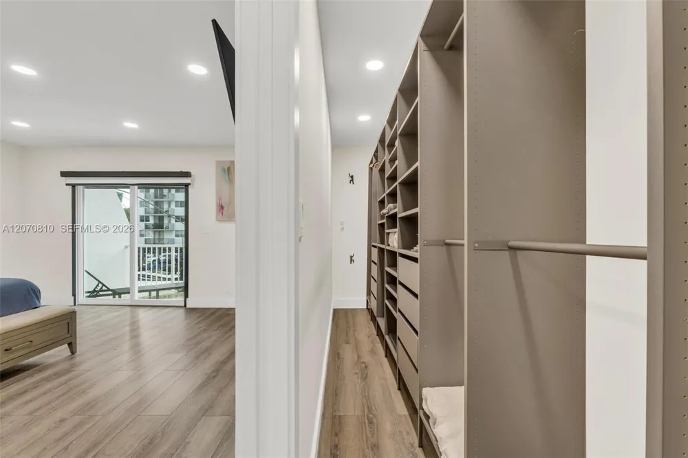 3690 NE 167th St #34 North Miami Beach, FL 33160