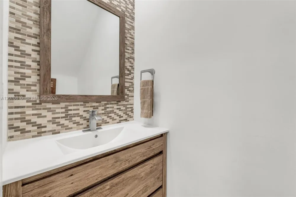 3690 NE 167th St #34 North Miami Beach, FL 33160