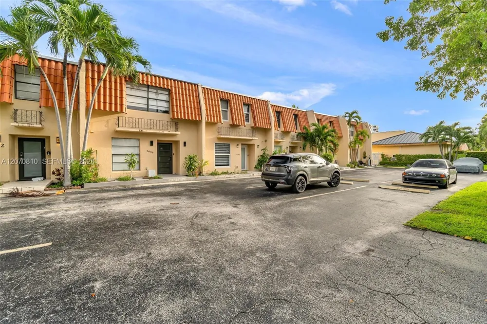 3690 NE 167th St #34 North Miami Beach, FL 33160