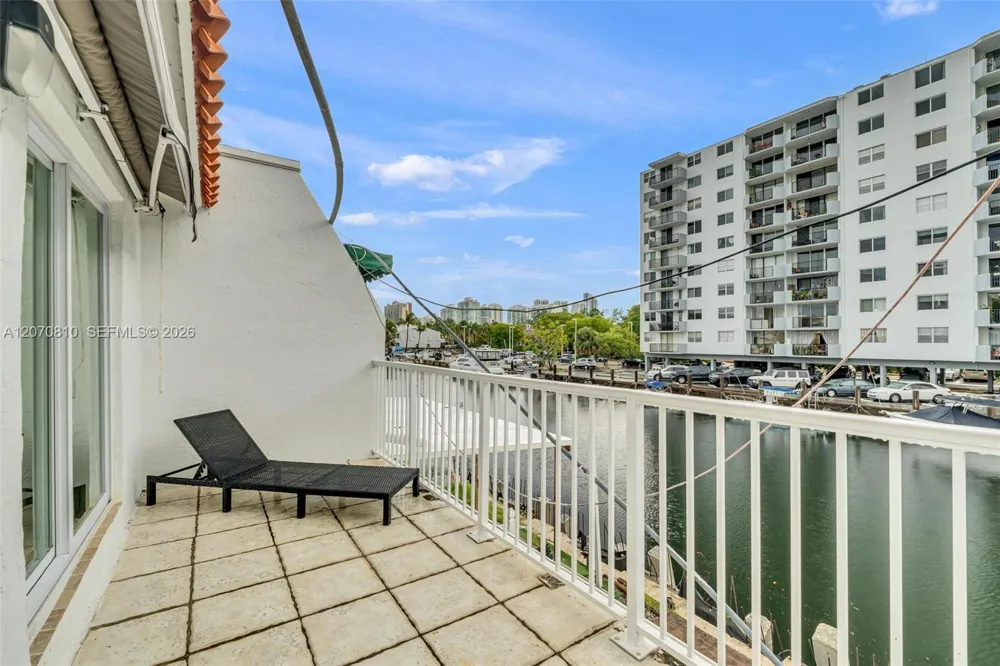 3690 NE 167th St #34 North Miami Beach, FL 33160