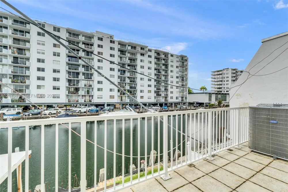 3690 NE 167th St #34 North Miami Beach, FL 33160