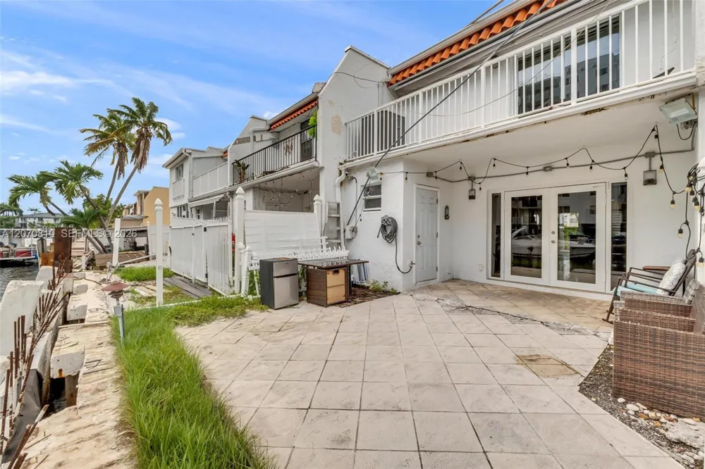 3690 NE 167th St #34 North Miami Beach, FL 33160