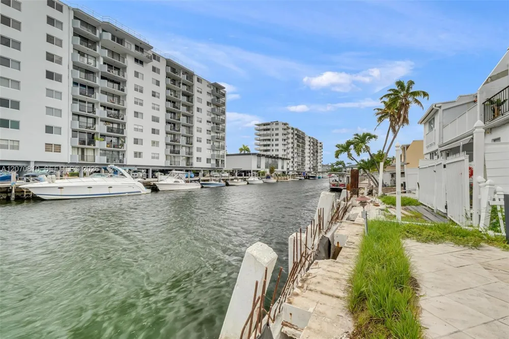 3690 NE 167th St #34 North Miami Beach, FL 33160