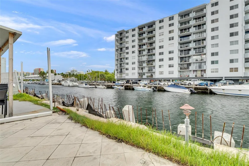 3690 NE 167th St #34 North Miami Beach, FL 33160