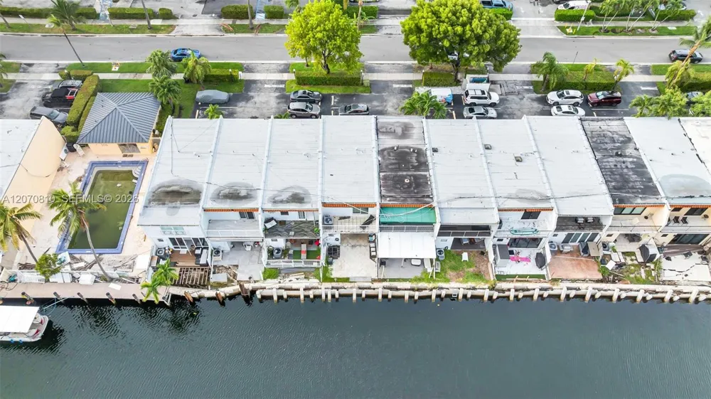 3690 NE 167th St #34 North Miami Beach, FL 33160