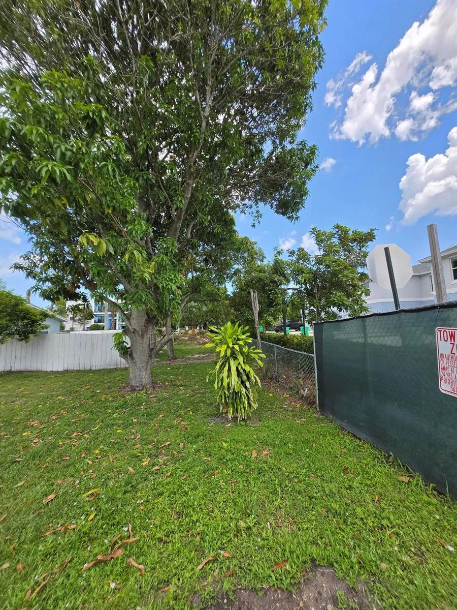 Patio Court Lake Worth, FL 33461