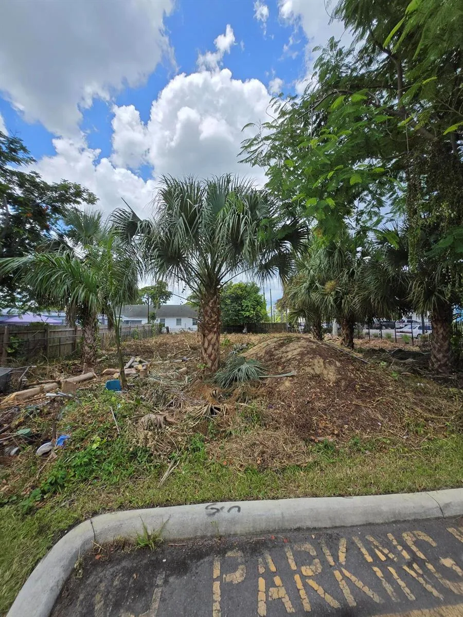Patio Court Lake Worth, FL 33461