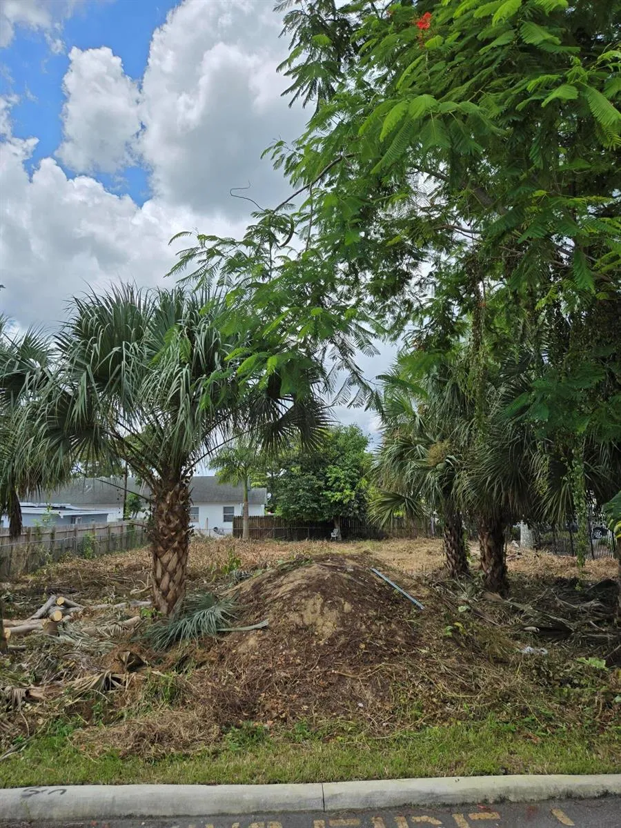 Patio Court Lake Worth, FL 33461
