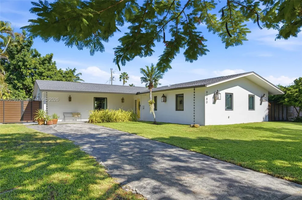 9780 Bel Aire Dr Cutler Bay, FL 33157