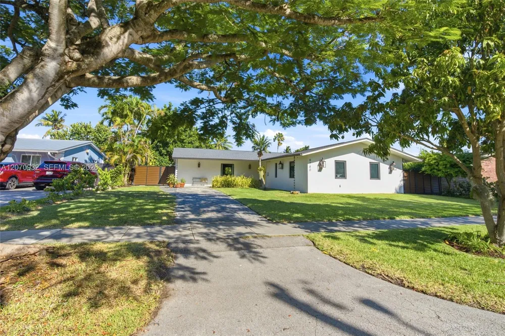9780 Bel Aire Dr Cutler Bay, FL 33157