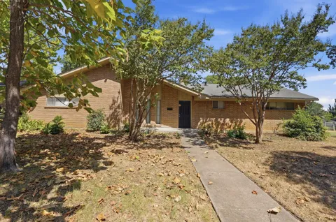 417 Lakeside Drive