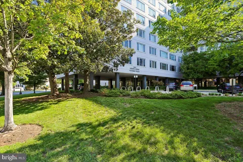 2475 VIRGINIA NW #220