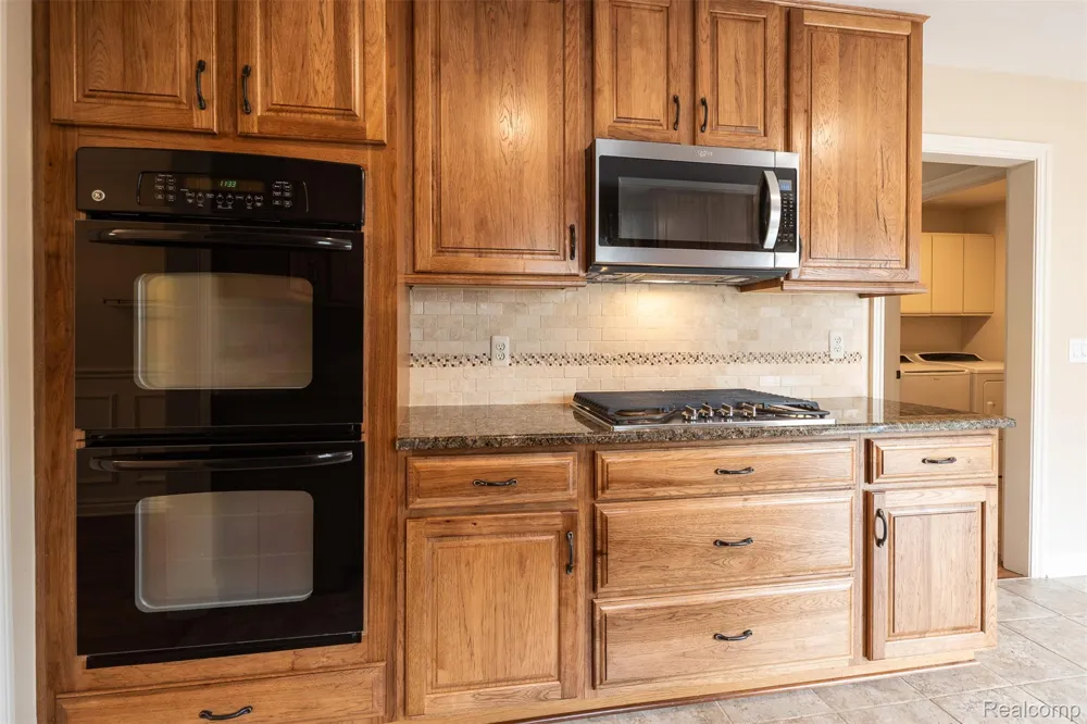41654 Kenilworth Lane Novi City, MI 48377