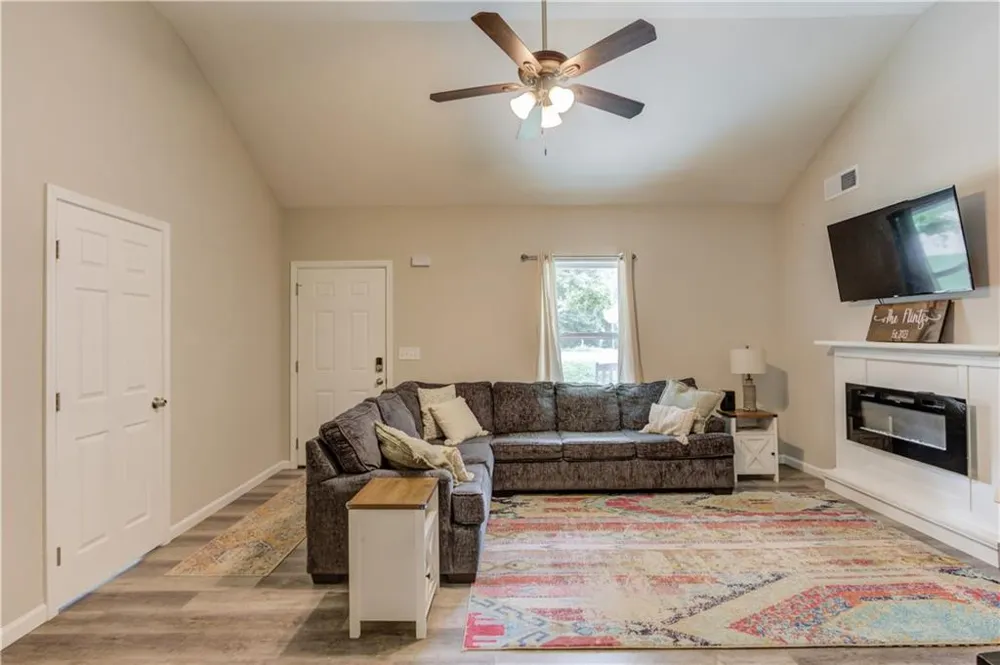 418 Starrs Bridge Road Canon, GA 30520