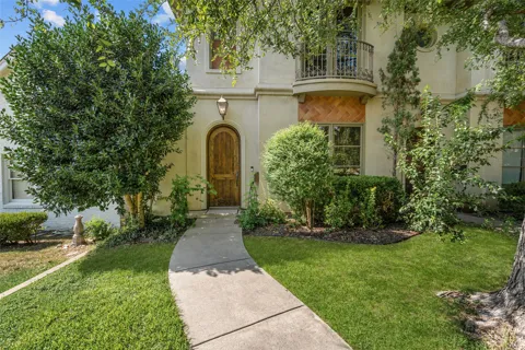 3633 Crestline Road