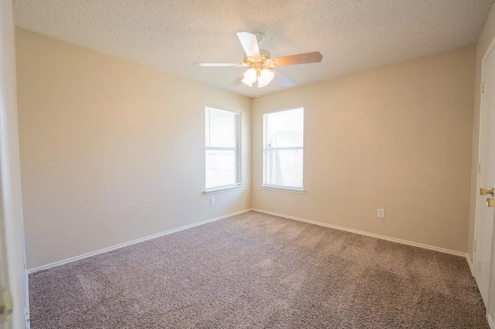 183 Rolling Court Lancaster, TX 75146