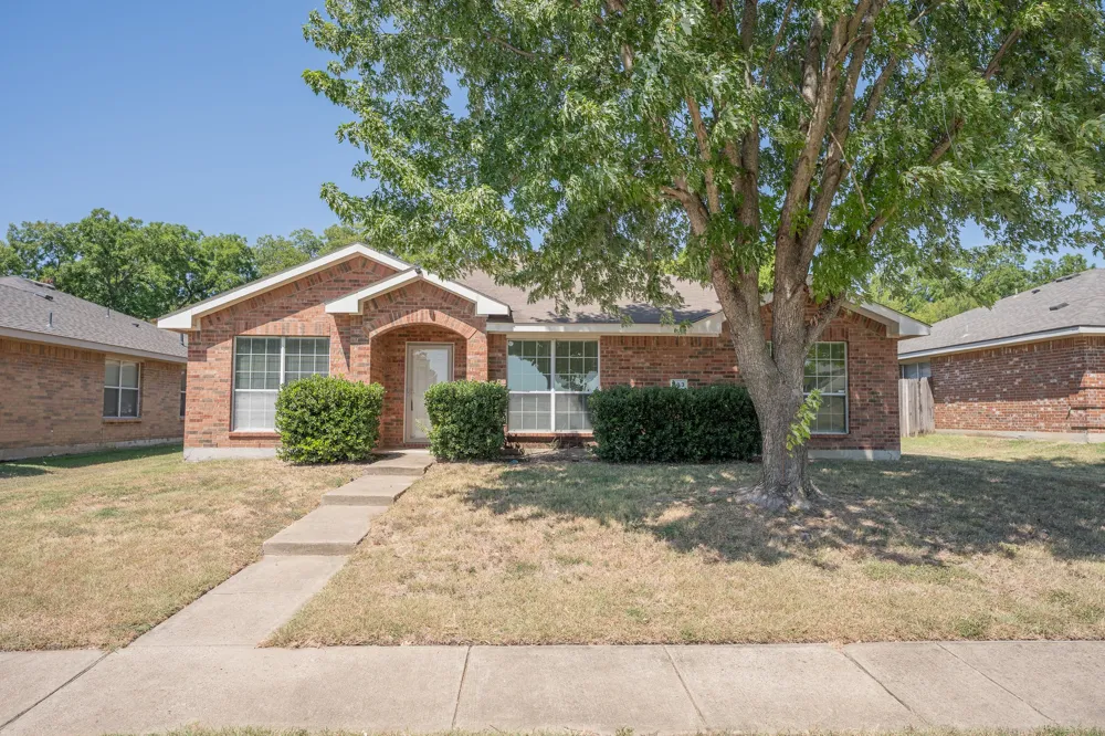 183 Rolling Court Lancaster, TX 75146