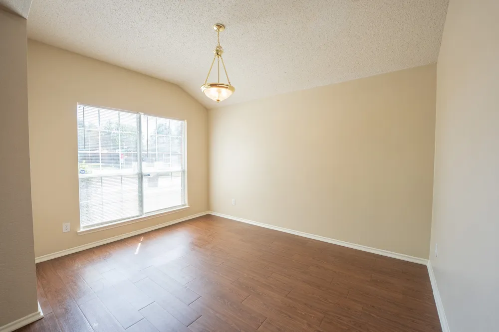 183 Rolling Court Lancaster, TX 75146