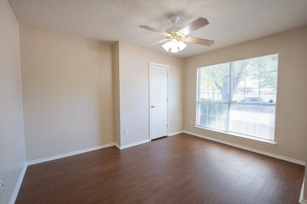 183 Rolling Court Lancaster, TX 75146