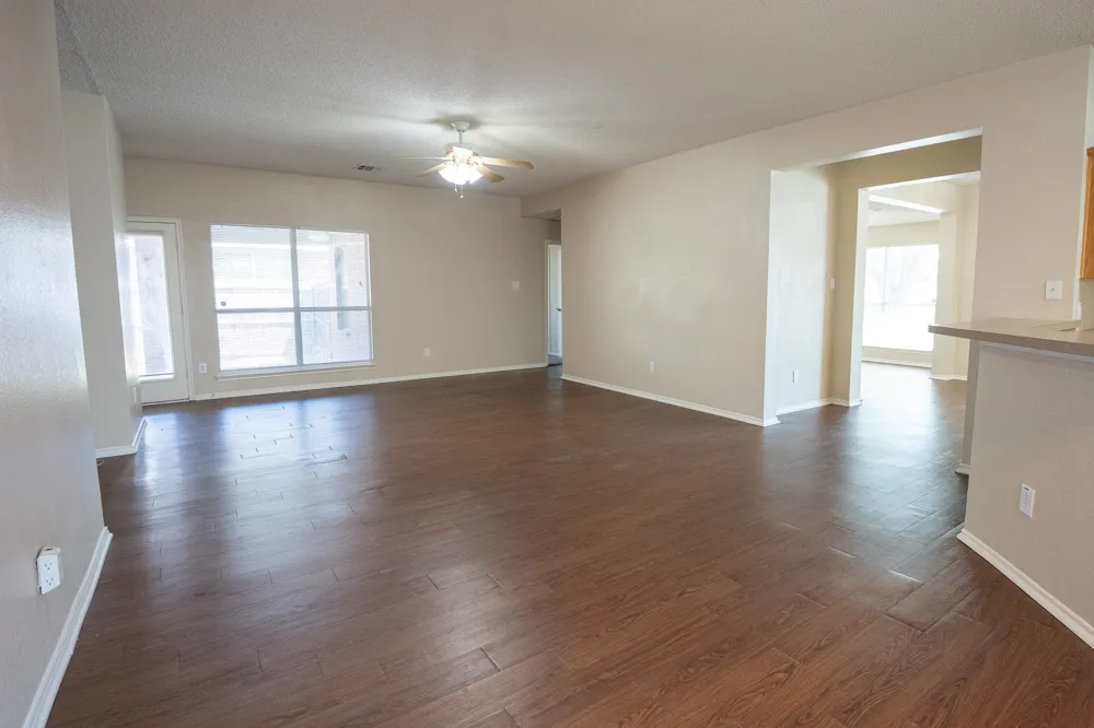 183 Rolling Court Lancaster, TX 75146
