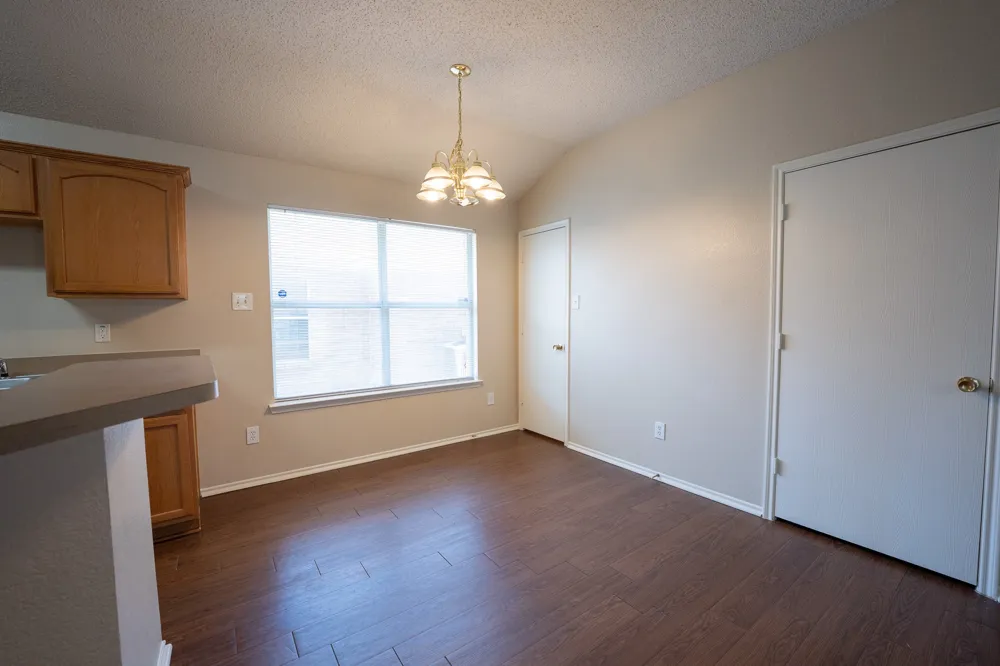 183 Rolling Court Lancaster, TX 75146