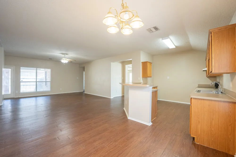 183 Rolling Court Lancaster, TX 75146