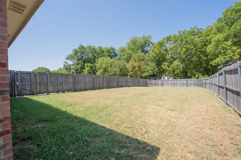183 Rolling Court Lancaster, TX 75146