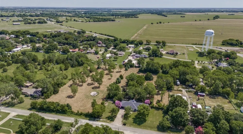 120 Sunrise Court Palmer, TX 75152
