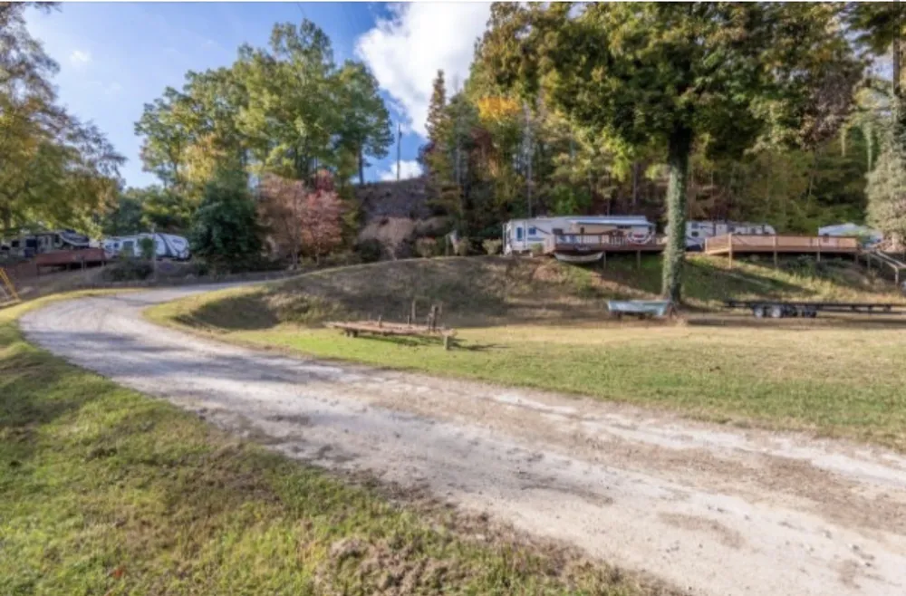 44 Camp Ln Waverly, TN 37185