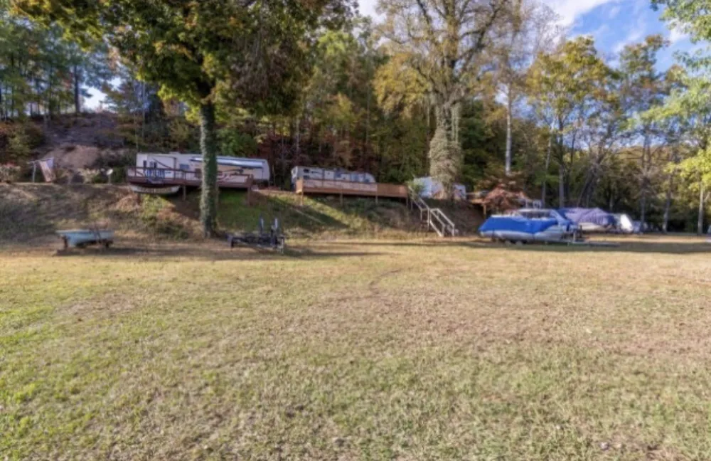44 Camp Ln Waverly, TN 37185