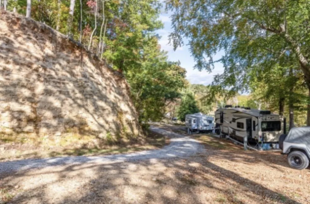 44 Camp Ln Waverly, TN 37185