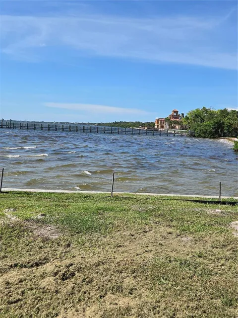 337 SHORE DRIVE