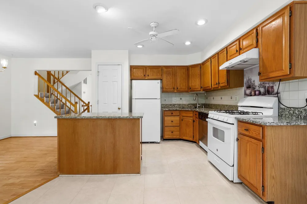 10637 ALISON DRIVE Burke, VA 22015