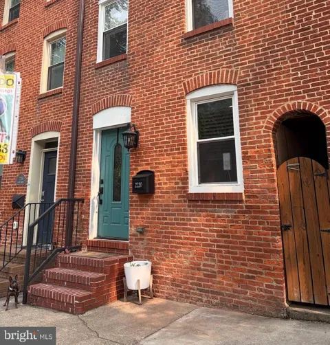 2220 FLEET STREET