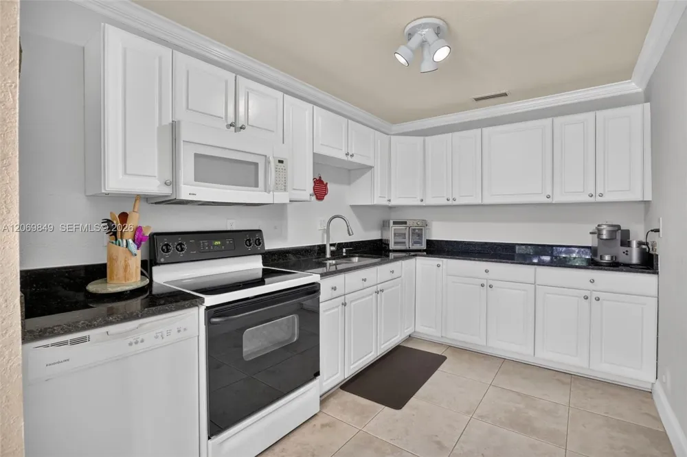 10725 NW 30th Pl #4 Sunrise, FL 33322