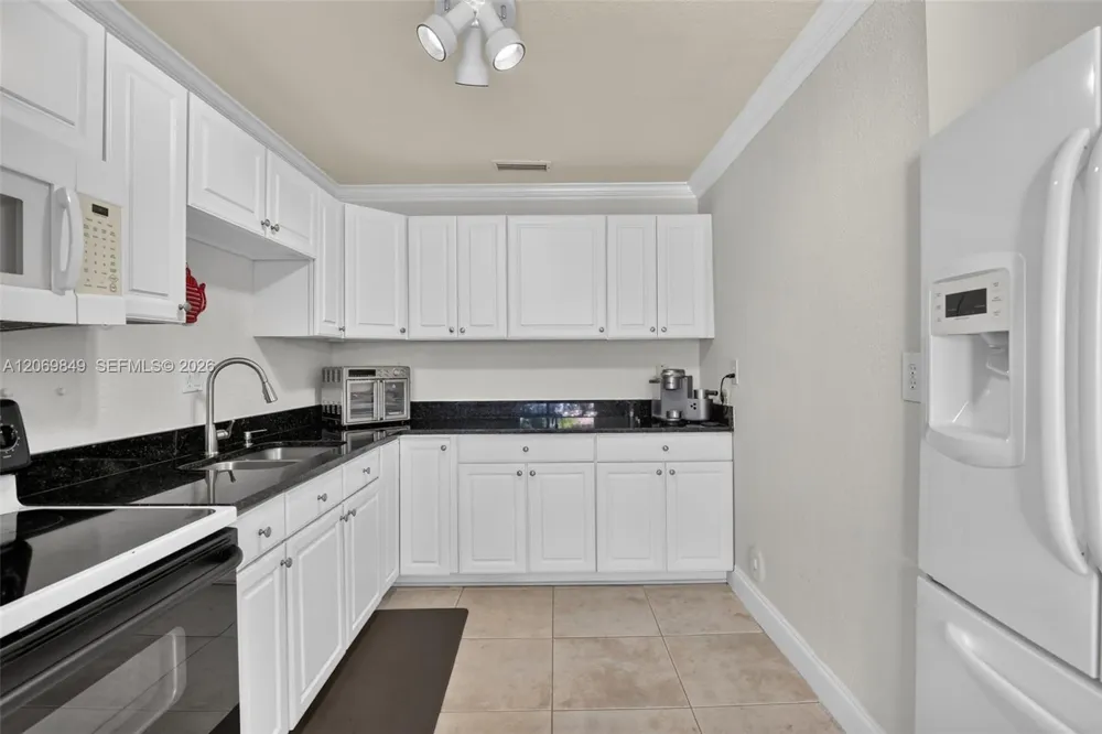 10725 NW 30th Pl #4 Sunrise, FL 33322
