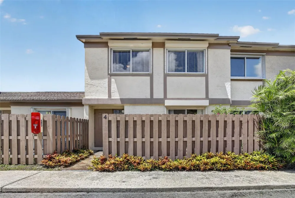 10725 NW 30th Pl #4 Sunrise, FL 33322