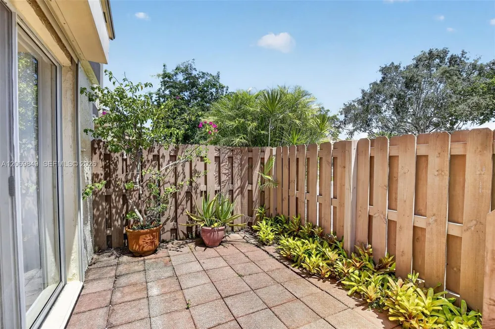 10725 NW 30th Pl #4 Sunrise, FL 33322